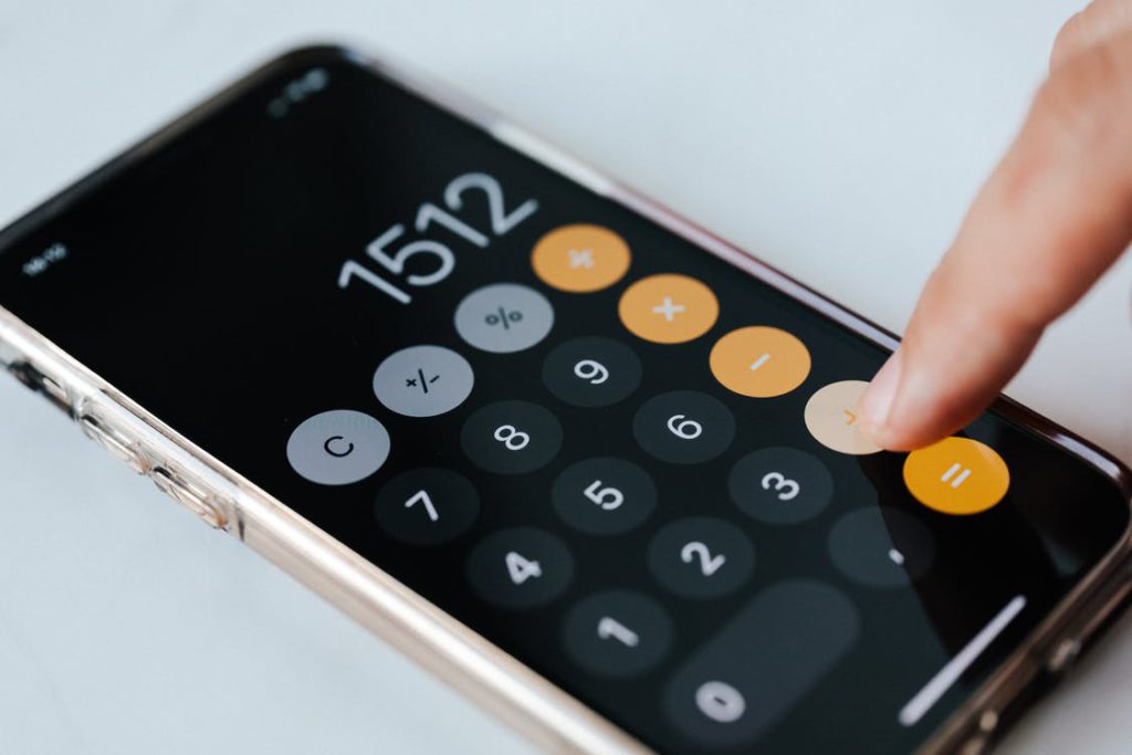 calculadora de un celular con la cifra de cuánto vale mi casa